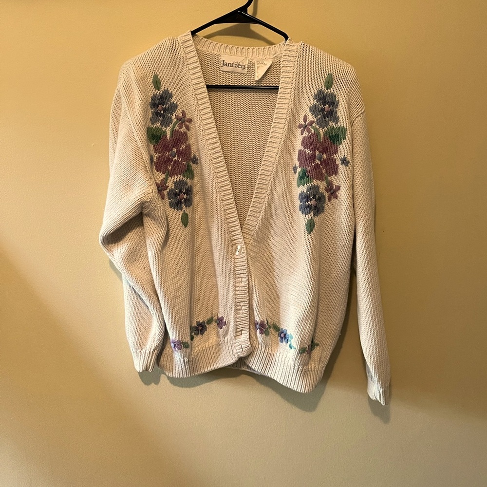 Size large, floral vintage Jantzen grandma cardigan